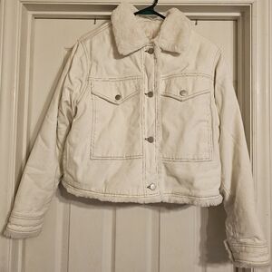 NWT Universal Thread White Jean Jacket with Faux Fur. Size:M.